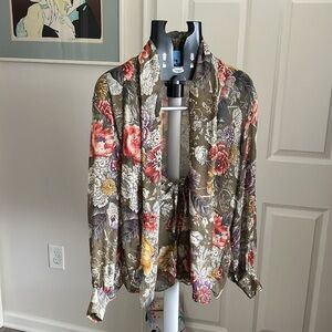 MaxMara limited-edition 32/800. Italian silk painterly floral print blouse